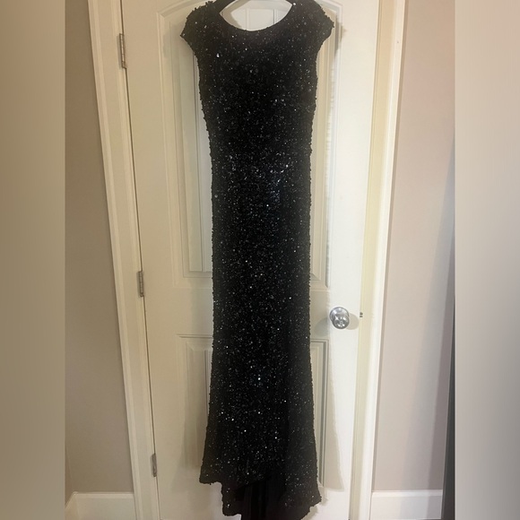 One of a kind Elie Saab sequence gown from the Paris boutique. - Picture 4 of 6